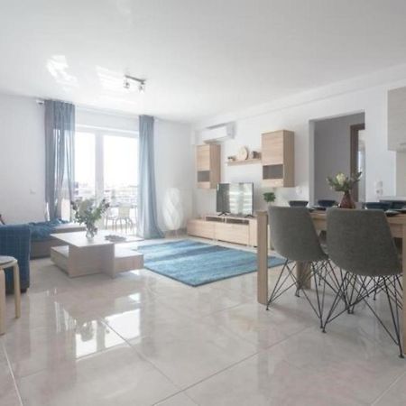 New Spacious Apartment Located In Пірей Екстер'єр фото