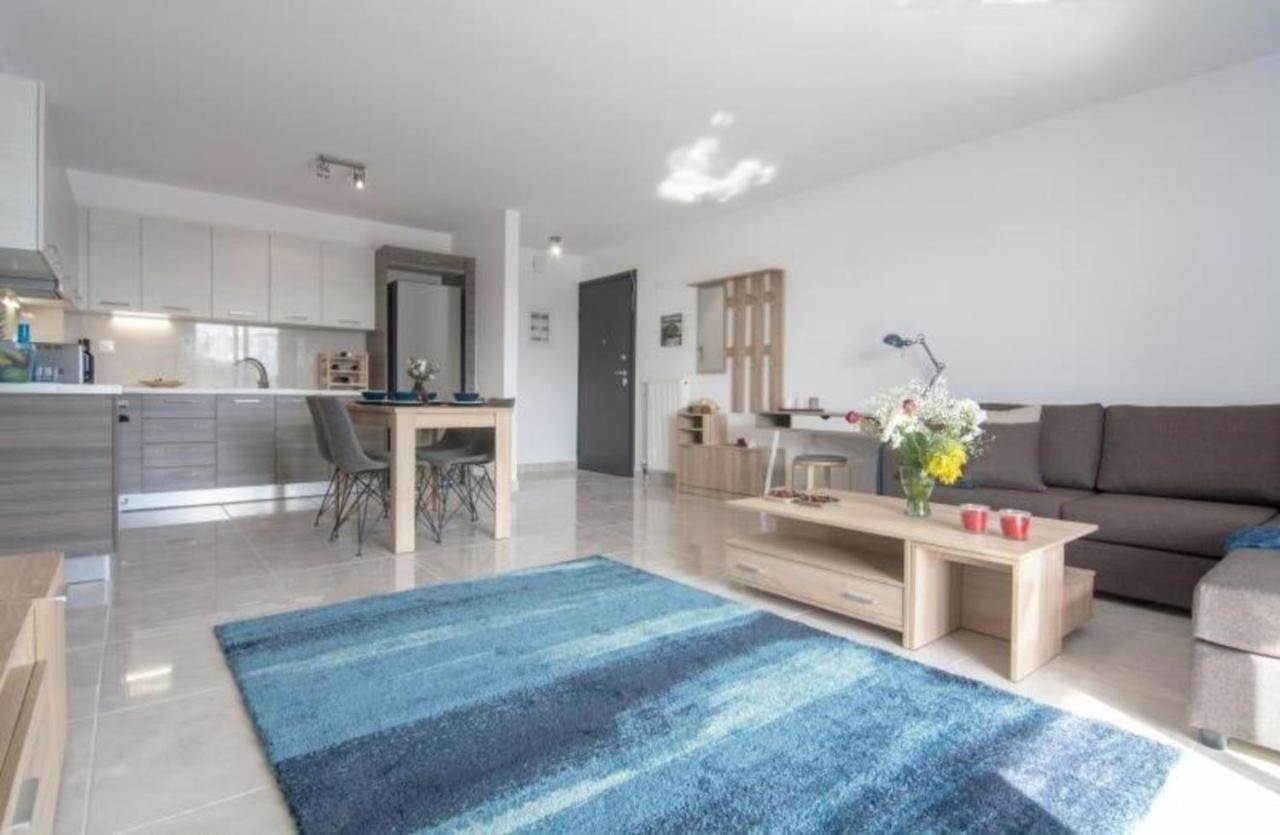 New Spacious Apartment Located In Пірей Екстер'єр фото